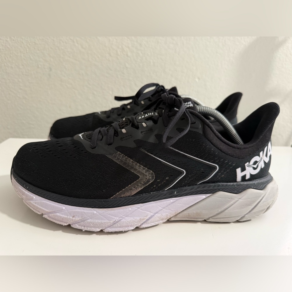 Hoka Arahi 5 Men's Black & White Lightweight Running Sneakers - Picture 5 of 10